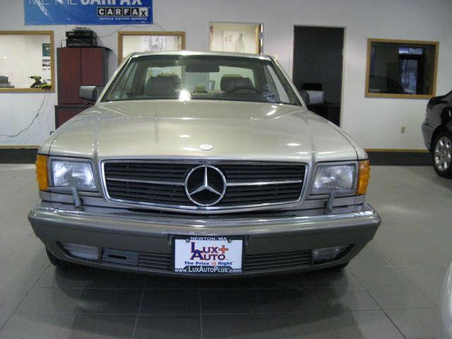 Mercedes-Benz 560 Series 1989 photo 1