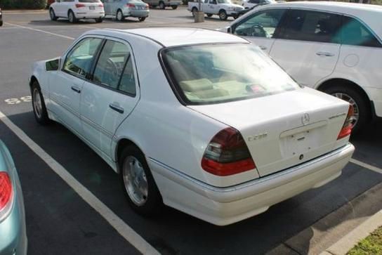 Mercedes-Benz C-Class 1999 photo 3