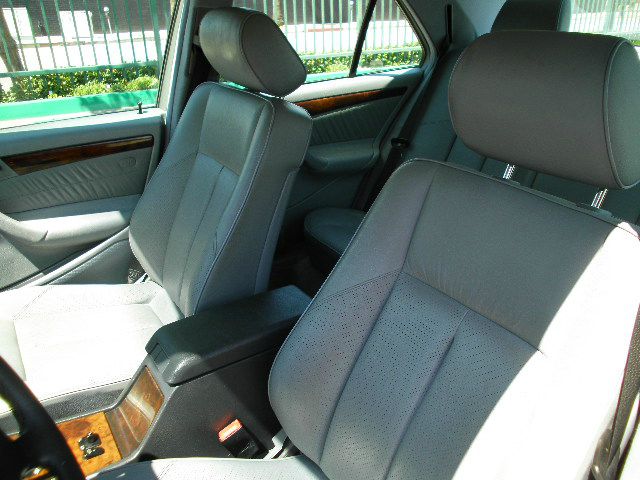 Mercedes-Benz C-Class 2000 photo 4