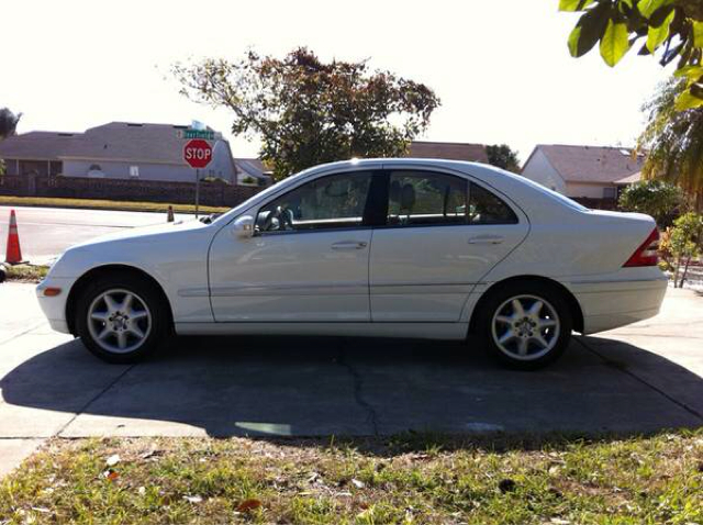 Mercedes-Benz C-Class 2001 photo 2