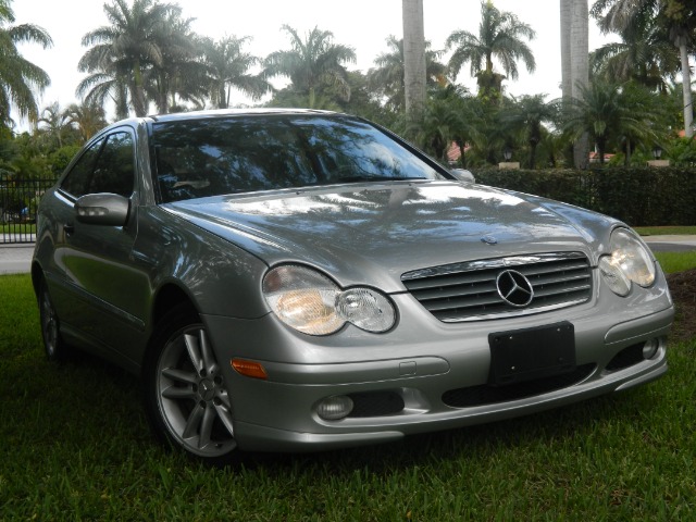 Mercedes-Benz C-Class 2002 photo 2