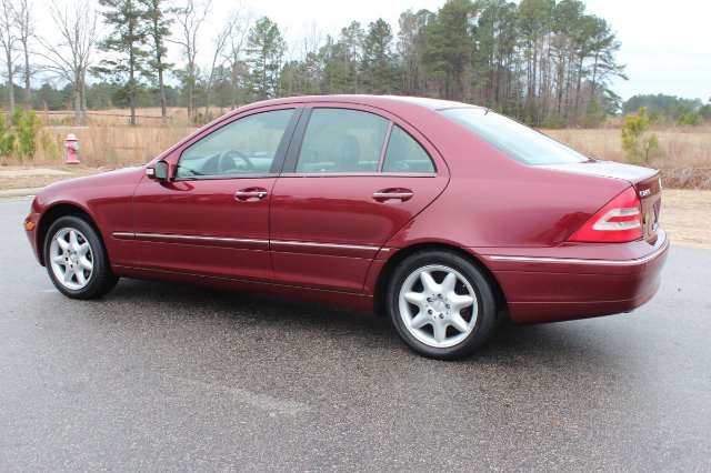 Mercedes-Benz C-Class 2002 photo 2