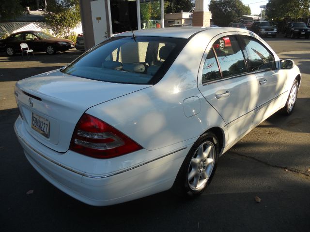 Mercedes-Benz C-Class 2002 photo 2