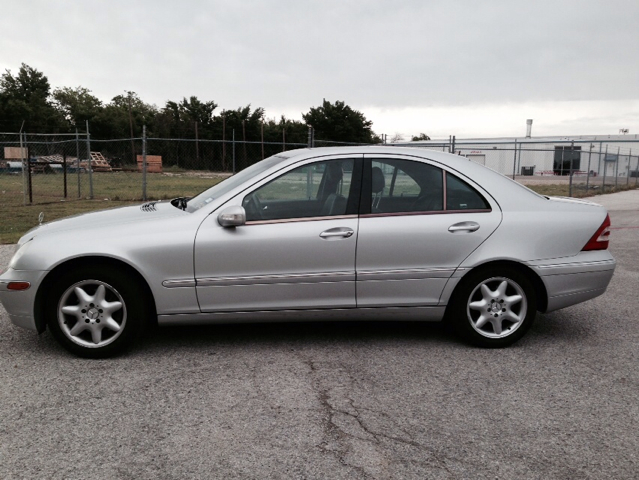 Mercedes-Benz C-Class 2002 photo 2