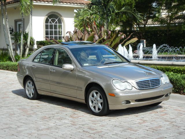 Mercedes-Benz C-Class 2002 photo 2