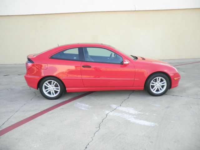 Mercedes-Benz C-Class 2002 photo 2