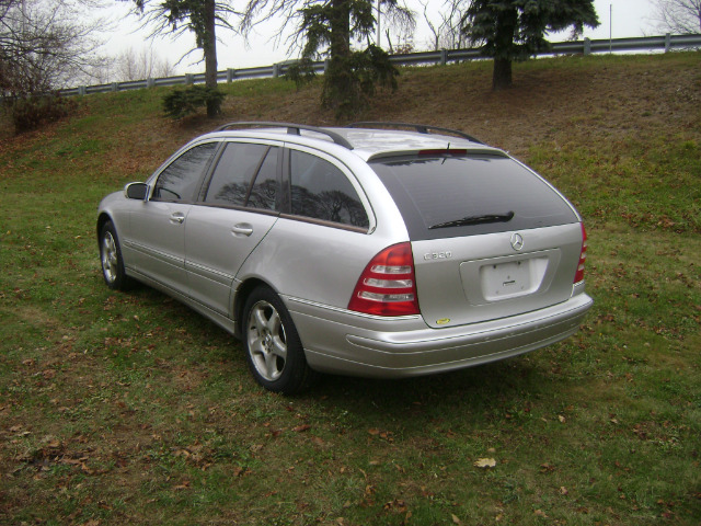Mercedes-Benz C-Class 2002 photo 2