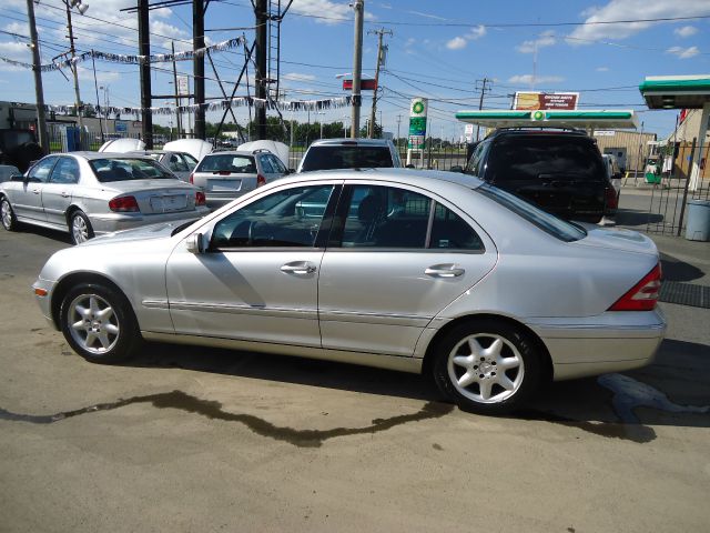 Mercedes-Benz C-Class 2002 photo 2