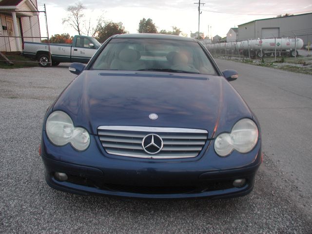 Mercedes-Benz C-Class 2003 photo 2