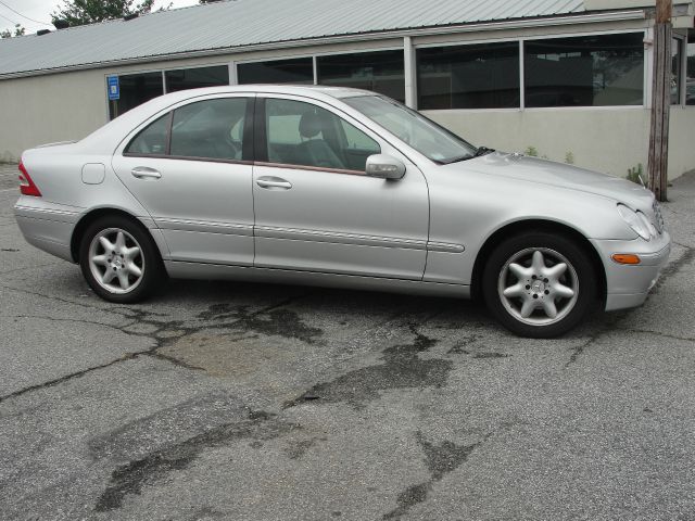 Mercedes-Benz C-Class 2003 photo 2