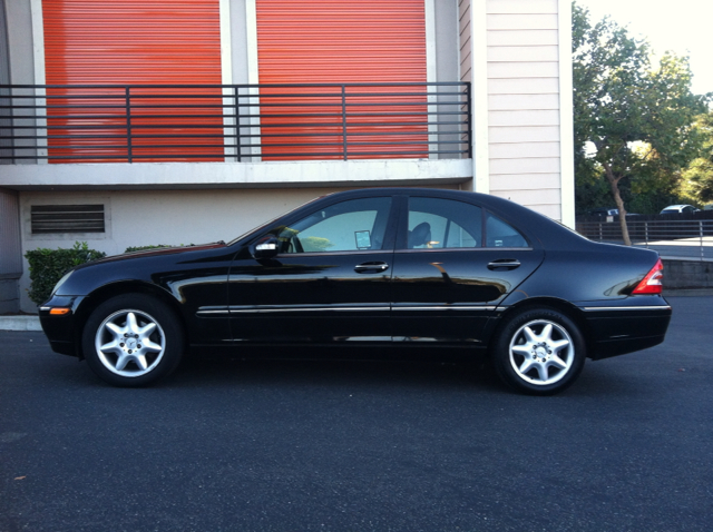 Mercedes-Benz C-Class 2003 photo 2