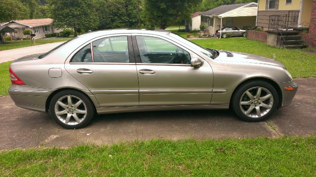 Mercedes-Benz C-Class 2003 photo 2