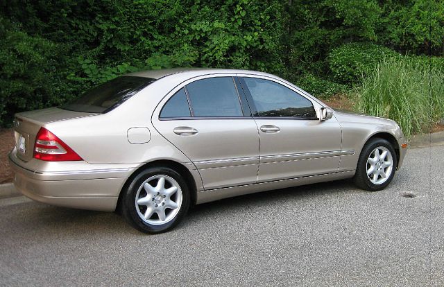 Mercedes-Benz C-Class 2003 photo 2
