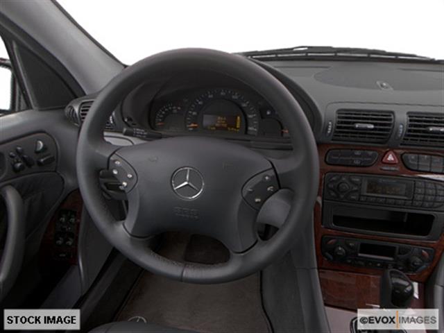 Mercedes-Benz C-Class 2003 photo 2