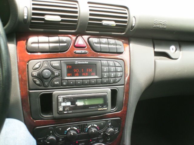 Mercedes-Benz C-Class 2003 photo 25