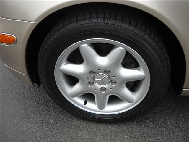 Mercedes-Benz C-Class 2003 photo 2