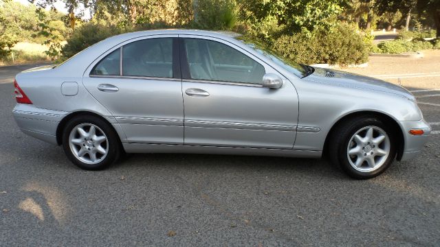 Mercedes-Benz C-Class 2003 photo 2