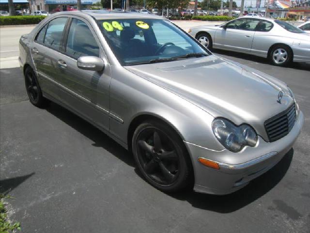 Mercedes-Benz C-Class 2004 photo 2