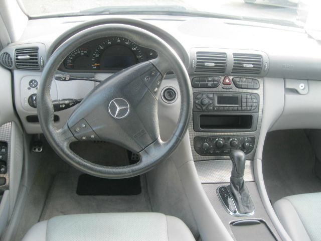 Mercedes-Benz C-Class 2004 photo 1