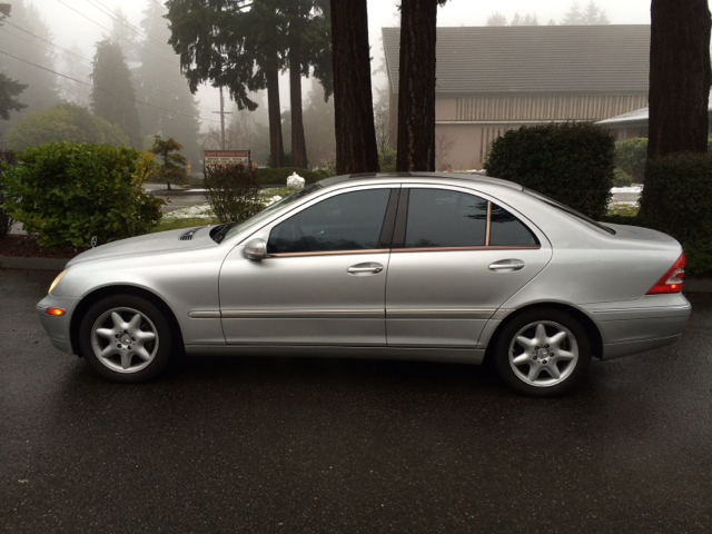 Mercedes-Benz C-Class 2004 photo 2
