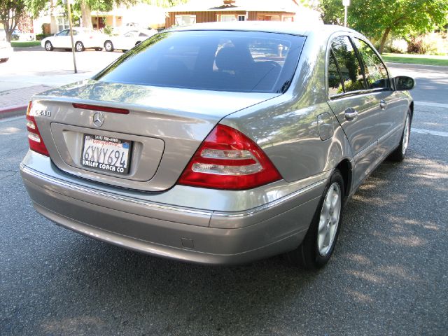 Mercedes-Benz C-Class 2004 photo 2