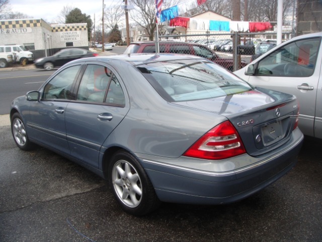 Mercedes-Benz C-Class 2004 photo 2