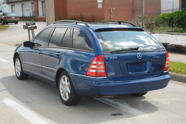 Mercedes-Benz C-Class 2004 photo 12