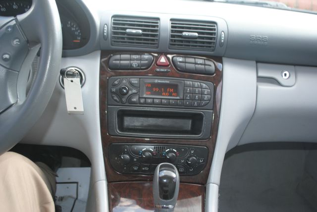 Mercedes-Benz C-Class 2004 photo 2