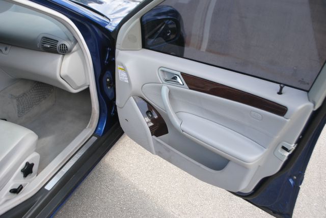 Mercedes-Benz C-Class 2004 photo 3