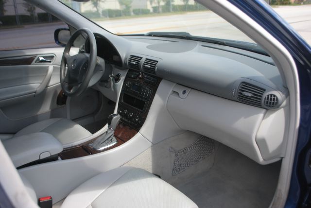 Mercedes-Benz C-Class 2004 photo 4