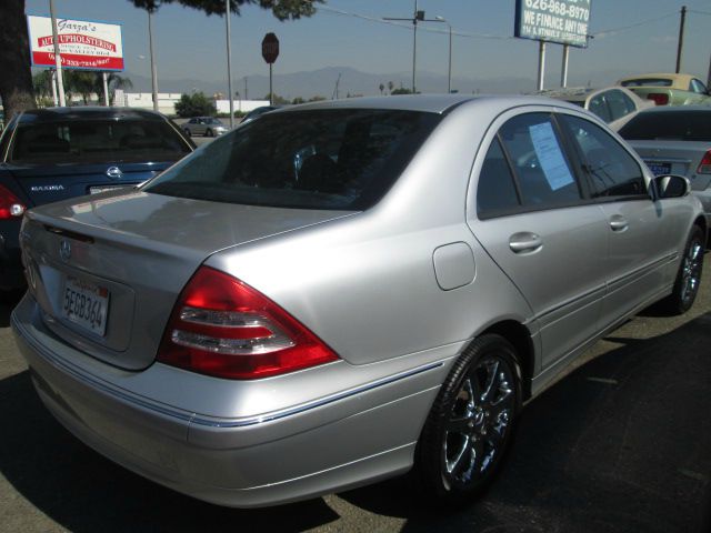 Mercedes-Benz C-Class 2004 photo 2