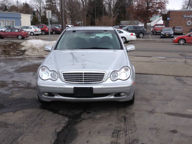 Mercedes-Benz C-Class 2004 photo 2