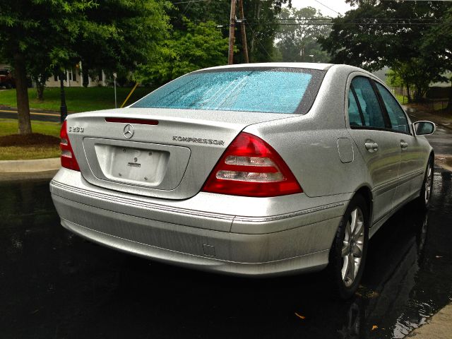 Mercedes-Benz C-Class 2004 photo 2