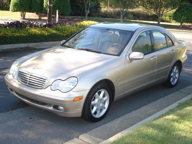 Mercedes-Benz C-Class 2004 photo 2