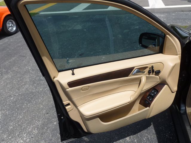 Mercedes-Benz C-Class 328 IC Sedan