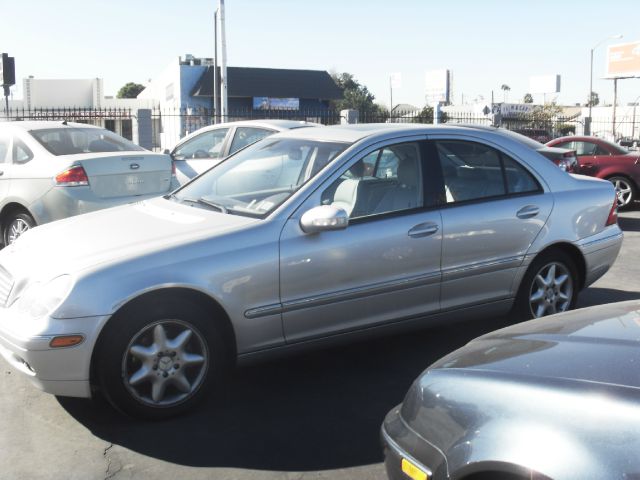 Mercedes-Benz C-Class 2004 photo 2