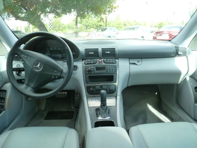 Mercedes-Benz C-Class 2004 photo 23
