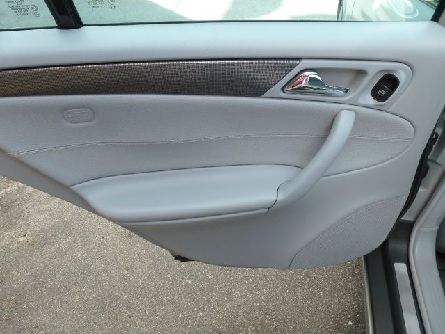 Mercedes-Benz C-Class 2004 photo 8