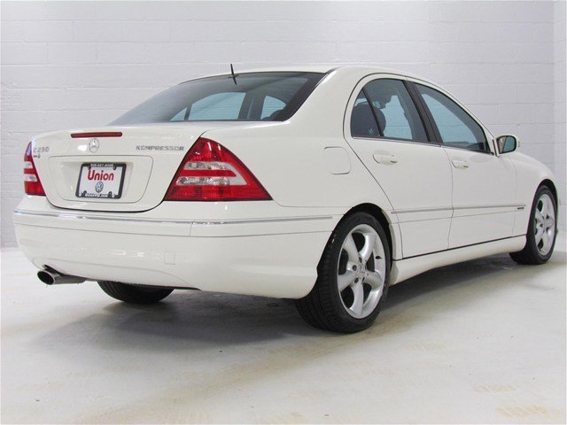 Mercedes-Benz C-Class 2005 photo 2