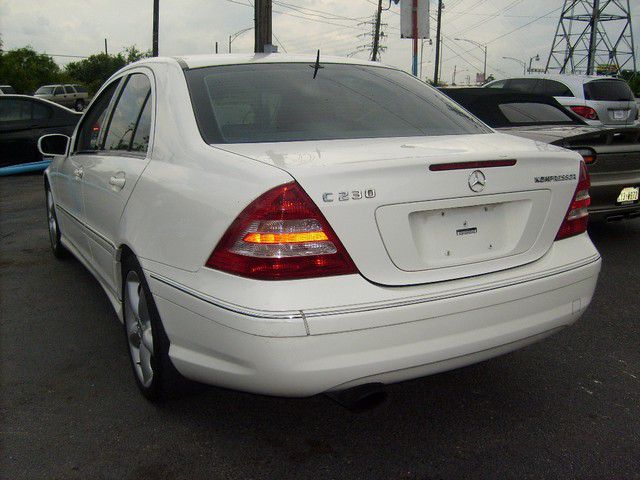 Mercedes-Benz C-Class 2005 photo 3