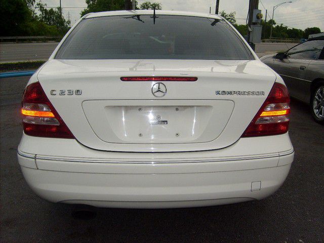 Mercedes-Benz C-Class 2005 photo 4