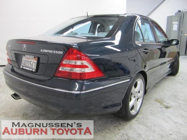Mercedes-Benz C-Class 2005 photo 2