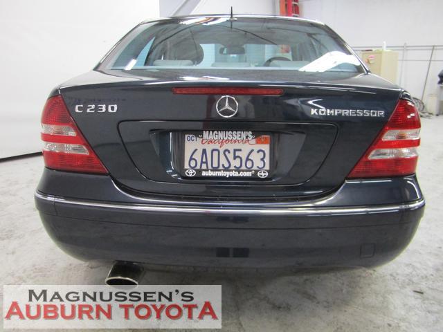 Mercedes-Benz C-Class 2005 photo 3