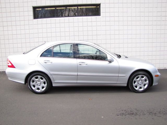 Mercedes-Benz C-Class 2005 photo 2