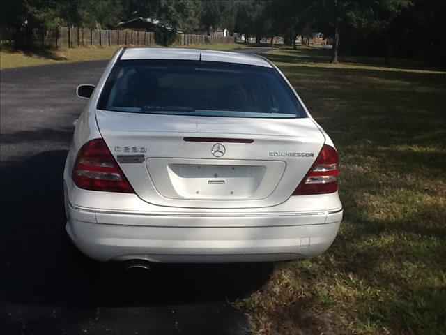 Mercedes-Benz C-Class 2005 photo 2