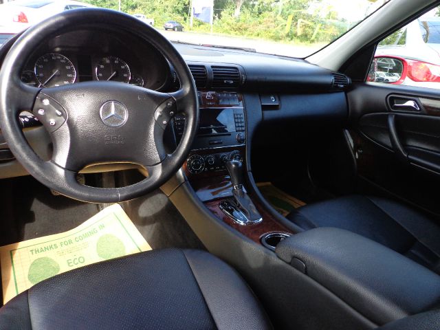 Mercedes-Benz C-Class 2005 photo 2