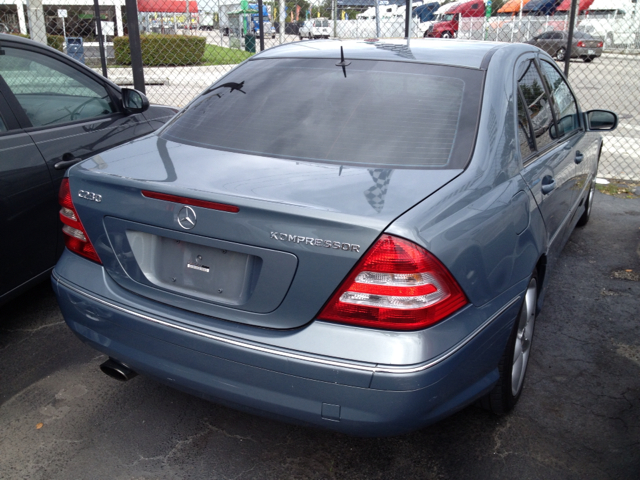 Mercedes-Benz C-Class 2005 photo 2