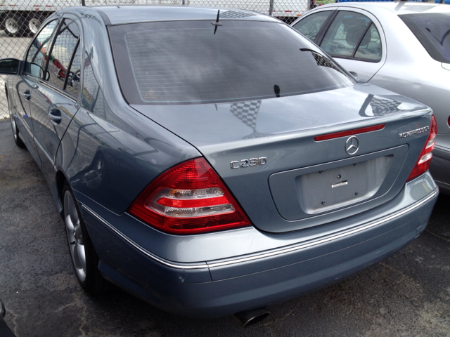 Mercedes-Benz C-Class 2005 photo 3