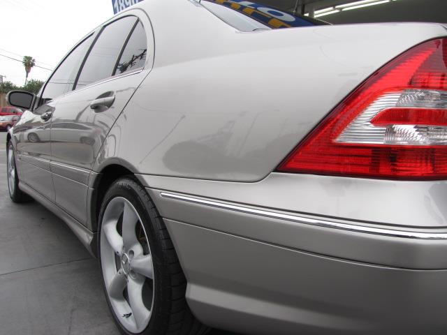 Mercedes-Benz C-Class 2005 photo 17