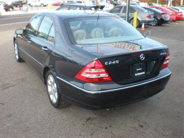 Mercedes-Benz C-Class 2005 photo 2